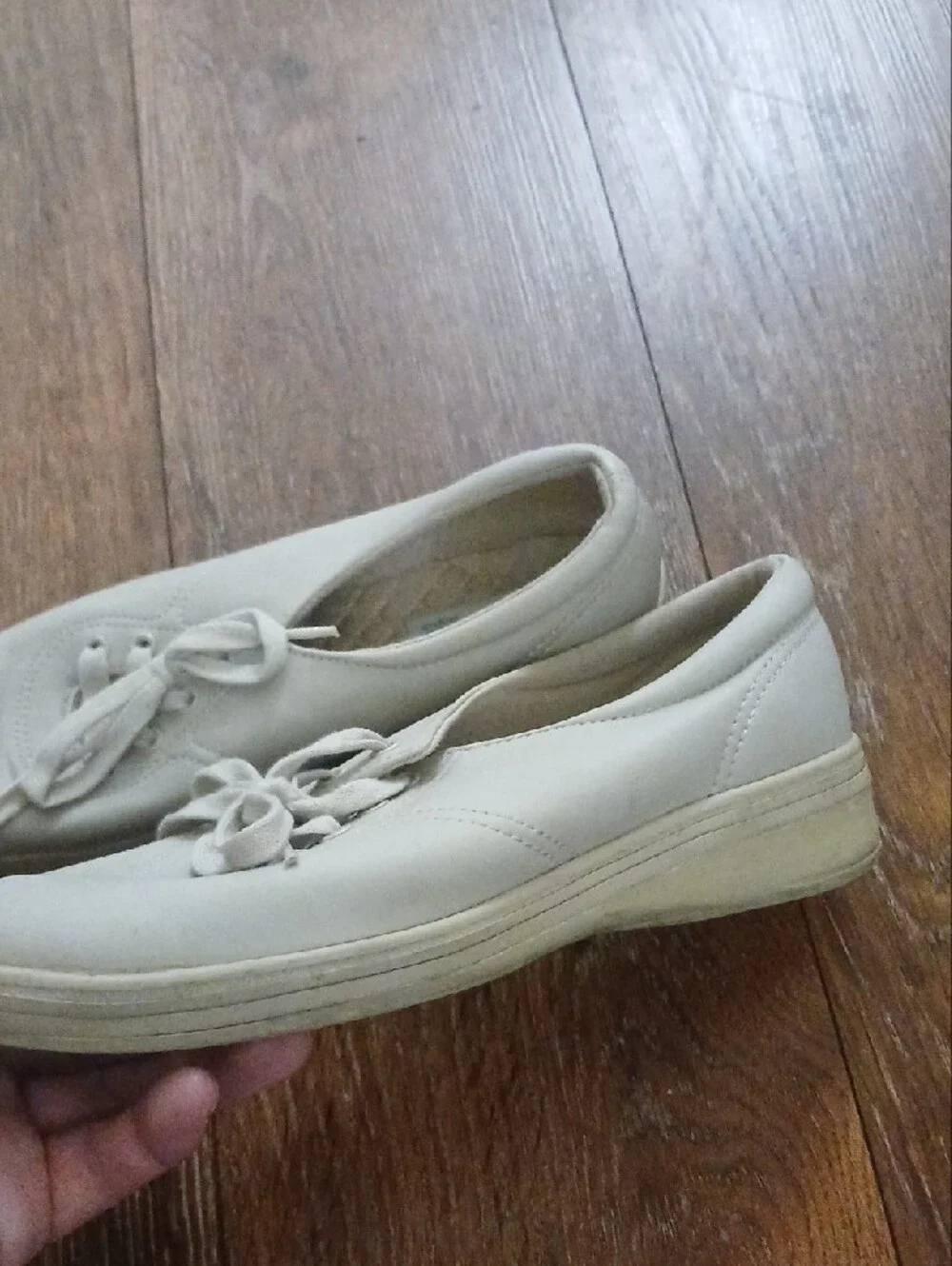 Grasshoppers Women's Cream Lace-Up Sneakers